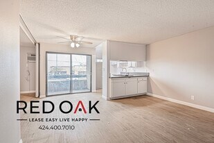 8614 Woodley Ave, Unit 202 in Los Angeles, CA - Building Photo