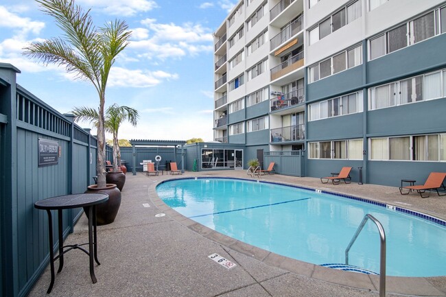 Avenue Two Apartments in Redwood City, CA - Building Photo - Building Photo