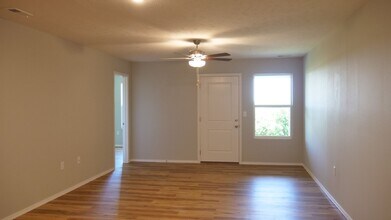 329-B Summit St in Aurora, MO - Building Photo - Building Photo
