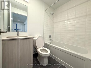 720 Whitlock Ave in Milton, ON - Building Photo - Building Photo