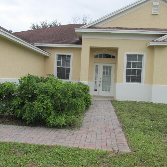 3413 SW San Benito St in Port St. Lucie, FL - Building Photo - Building Photo