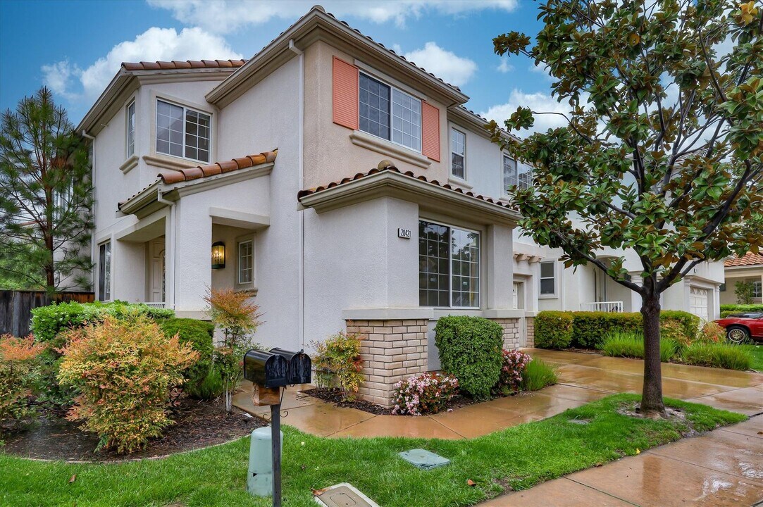 20421 Vía Palamos in Cupertino, CA - Building Photo