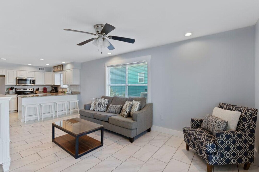 1265 W Lagoon Ave in Gulf Shores, AL - Building Photo