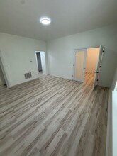 6977 N Bell Ave in Chicago, IL - Building Photo - Building Photo