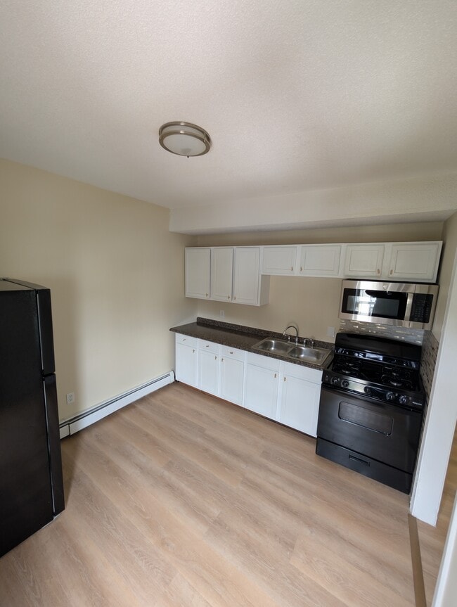 476 3rd St, Unit Second floor apartment