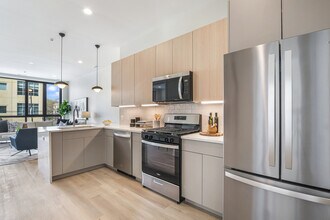 5753 N Broadway in Chicago, IL - Building Photo - Building Photo