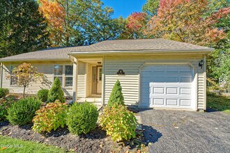 638 Top Ridge Dr in Albany, NY - Building Photo - Building Photo