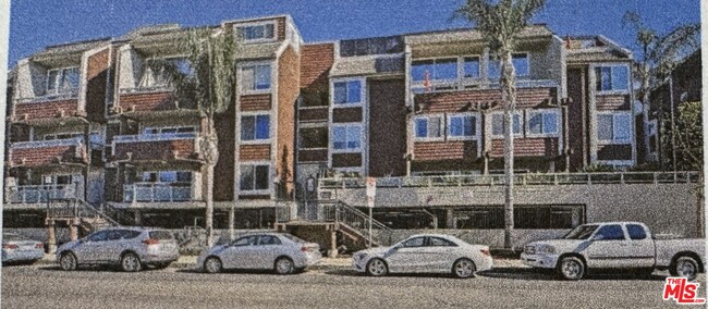 property at 4200 Vía Dolce