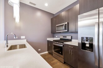 2536 W Harrison St, Unit 3 in Chicago, IL - Foto de edificio - Building Photo