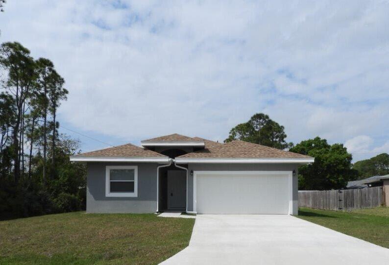 456 Iroquois Ave NW in Palm Bay, FL - Foto de edificio