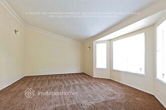 20325 Calhaven Dr in Santa Clarita, CA - Foto de edificio - Building Photo