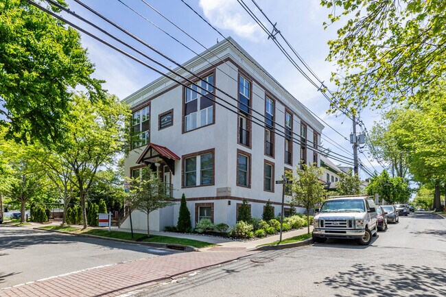 30 Maclean St in Princeton, NJ - Building Photo - Primary Photo