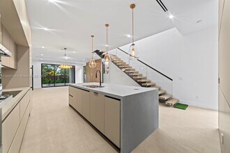 1812 Miami Rd in Fort Lauderdale, FL - Foto de edificio - Building Photo