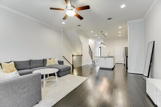 11921 Terraza Cir in Austin, TX - Building Photo - Building Photo