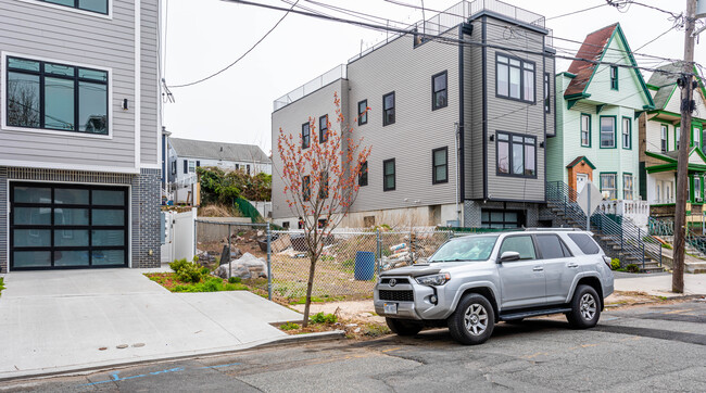 24 Romaine Ave in Jersey City, NJ - Building Photo - Building Photo