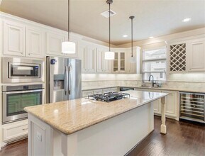 1325 W 24th St in Houston, TX - Foto de edificio - Building Photo