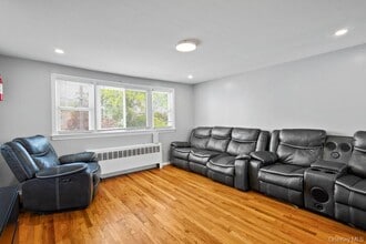 1403 James St in Elmont, NY - Building Photo - Building Photo