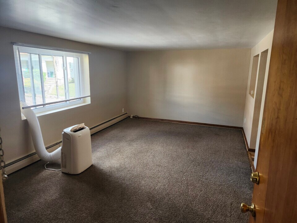 160 Madison Ave, Unit Apt #1 in Greensburg, PA - Building Photo