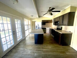 7906 Pecan Villas Dr in Houston, TX - Foto de edificio - Building Photo