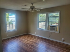 408 N Texas St in Deridder, LA - Foto de edificio - Building Photo