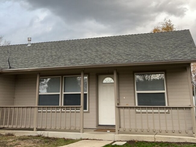 396 Crystal Dr-Unit -362 in Eagle Point, OR - Building Photo - Building Photo