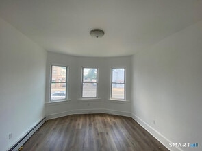 220 Maplewood Ave in Bridgeport, CT - Building Photo - Building Photo