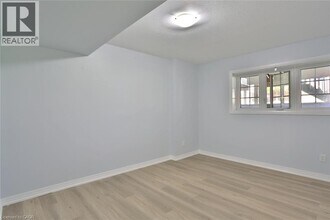 27 Ridgemount St in Kitchener, ON - Building Photo - Building Photo