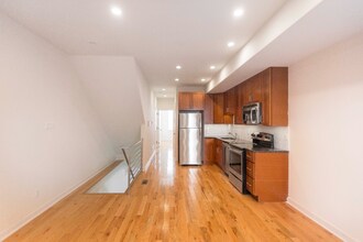 702 S 20th St in Philadelphia, PA - Foto de edificio - Building Photo