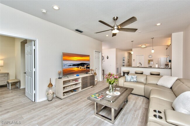 10045 Heather Ln in Naples, FL - Foto de edificio - Building Photo