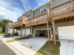 126 Asland Ln in Hapeville, GA - Building Photo - Building Photo