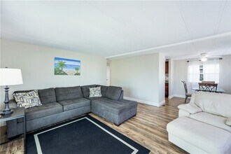 21 Lemans Dr in Naples, FL - Building Photo - Building Photo