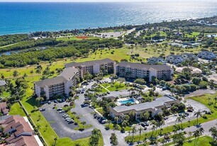 275 Palm Ave, Unit 203 in Jupiter, FL - Building Photo
