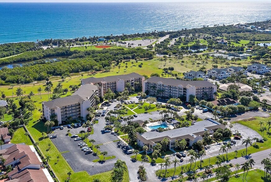 275 Palm Ave, Unit 203 in Jupiter, FL - Building Photo