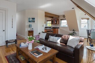 185 Davis Ave in Brookline, MA - Building Photo - Building Photo