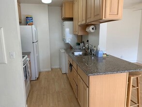 29300 Dixon St, Unit 304 in Hayward, CA - Foto de edificio - Building Photo