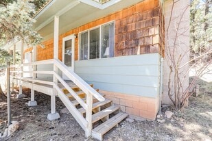 1100 Chautauqua in Cloudcroft, NM - Building Photo