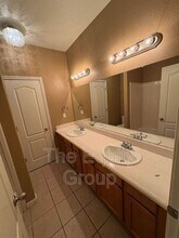 6226 W Oak Ave in Visalia, CA - Building Photo - Building Photo