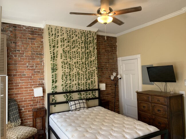 48 Hereford St, Unit GF in Boston, MA - Building Photo - Building Photo