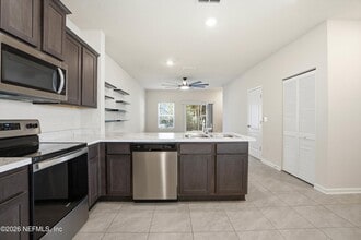 377 Aralia Ln in Jacksonville, FL - Foto de edificio - Building Photo