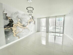 244 Biscayne Blvd, Unit 1604 in Miami, FL - Foto de edificio - Building Photo