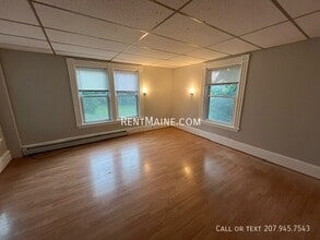 36 Third St Apt., Unit 4 in Bangor, ME - Building Photo - Building Photo