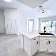 8275 Ibis Club Dr, Unit 705 in Naples, FL - Building Photo - Building Photo