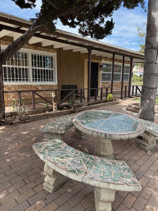 4048 52nd St in San Diego, CA - Foto de edificio