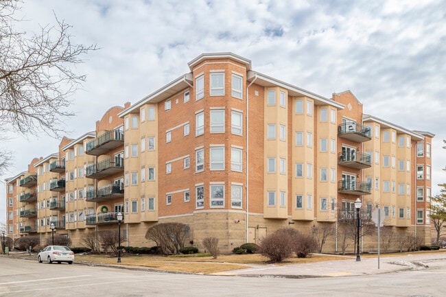 Towne Centre Condominiums in Bensenville, IL - Building Photo - Building Photo