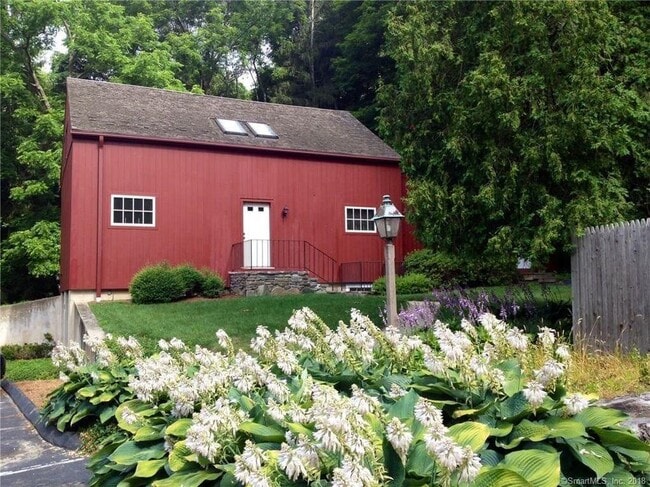138 W Main St in Chester, CT - Building Photo - Building Photo