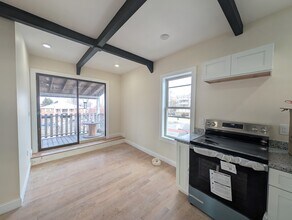 5 Lowell Cir, Unit 3 in Somerville, MA - Foto de edificio - Building Photo