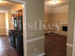 6577 Cross Oak Dr in Memphis, TN - Building Photo - Building Photo