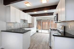 4040 Grand View Blvd, Unit 15 in Los Angeles, CA - Building Photo