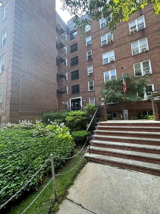 12012-120-85 85th Ave in Queens, NY - Building Photo