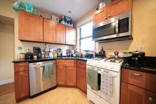826 Huntington Ave, Unit 3 in Boston, MA - Building Photo